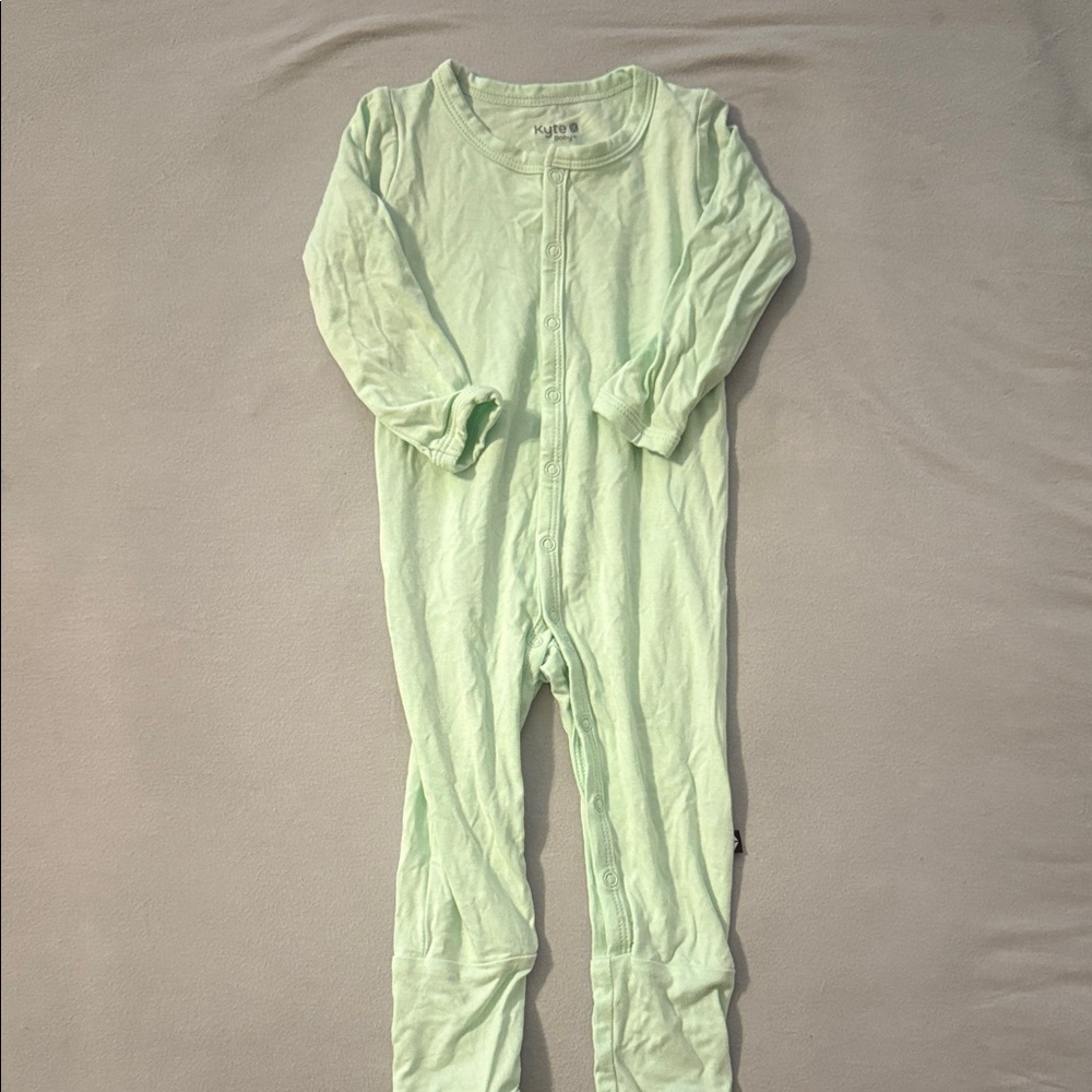 Kyte Baby - mint green snap romper